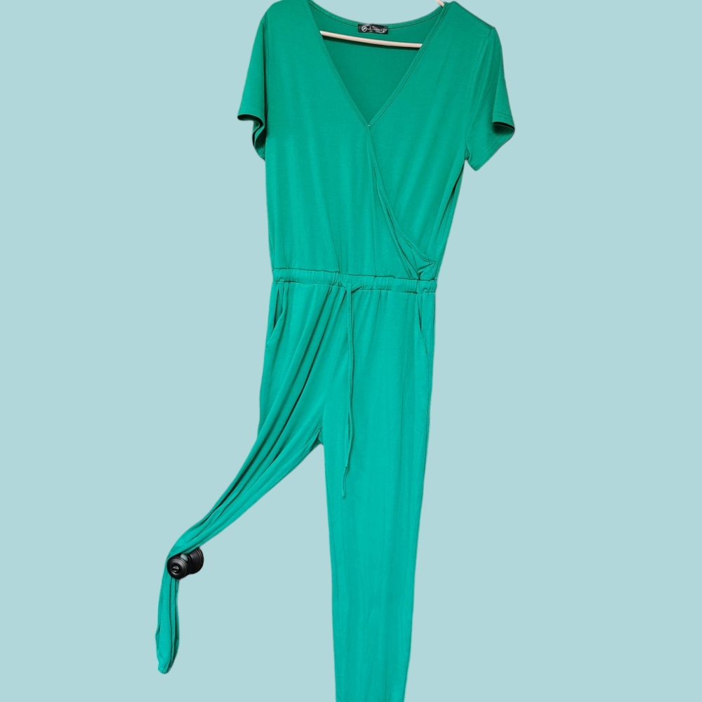 Vibrant Green Jumpsuit with Relaxed Fit and Tie Detail